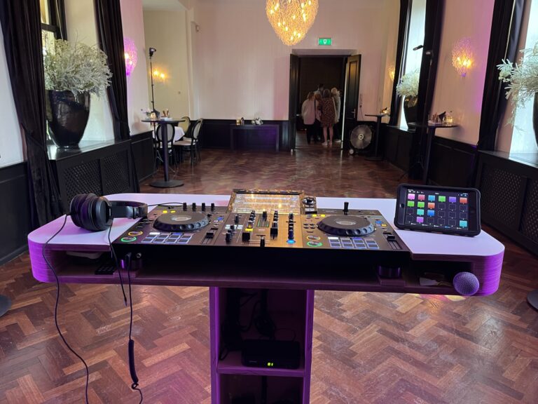Professionele en betaalbare DJ set – Goedkope DJ huren voor elk feest
